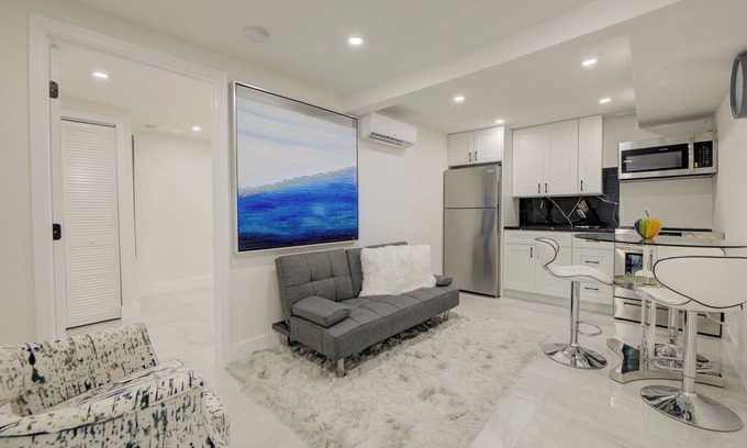 Buena Vista Cottage | Charming Miami Design District Cottage 1BR/1BA- Free Parking- Hot Tub