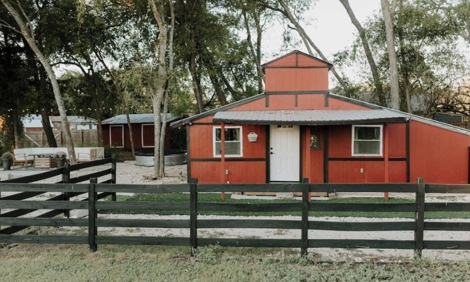 Red Oak House | Charming micro barn offering a cozy retreat! 4 Acres, Sleeps 6, pet friendly.