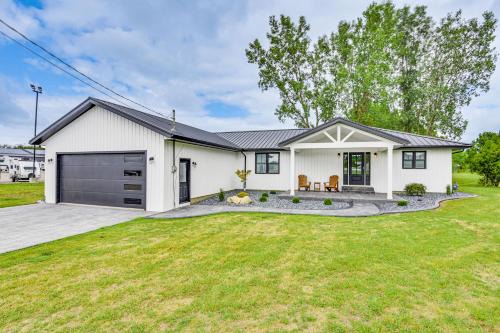 Middlebury House | Charming Middlebury Retreat with Patio and Fire Pit