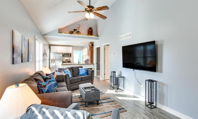 Pleasant Hill House | Charming Missouri Home Less Than 1 Mi to Katy Trail!