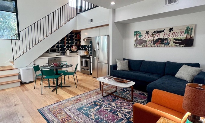 Leonidas House | Charming Modern 2 Bed Home w/NOLA Charm, Steps to the Streetcar!