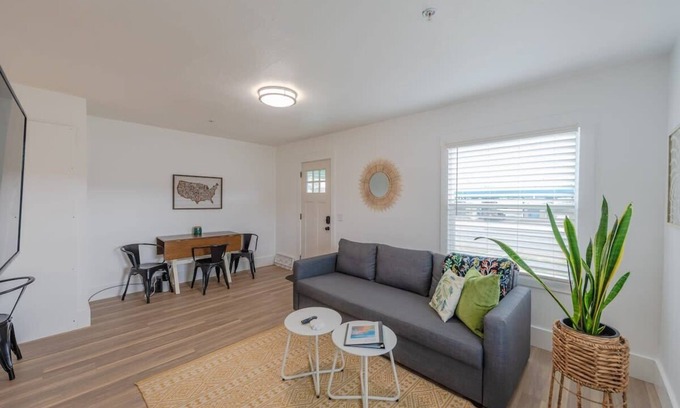 Coos Bay Cottage | Charming Modern Cottage, Downtown @pinpointstays
