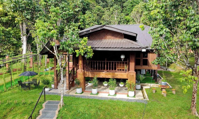Kampung Besar House | Charming Nature Kampung Home for Family Getaways