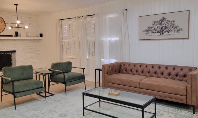 Midland House | Charming Newly renovated 4-bedroom 2Bath bungalow in Old Midland Texas