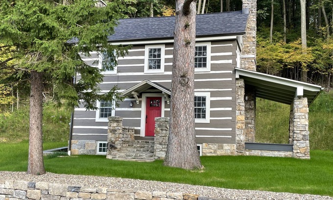 Tyrone House | Charming newly-renovated historic log house near PSU and Spruce Creek