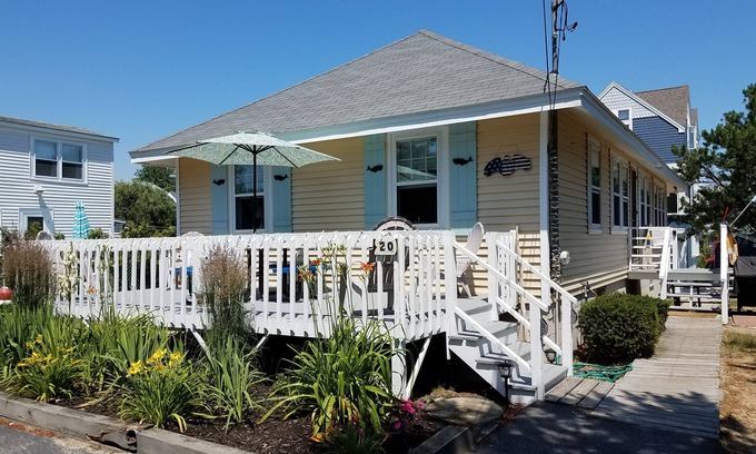 Southern Coast House | Charming Ocean View Cottage - 2nd house back with direct access to Ferry Beach!