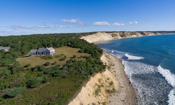 Chilmark House | Charming Oceanfront Cottage in Chilmark