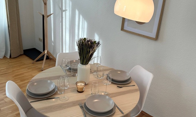 Loebtau Apartment | Charming old building in Löbtau - central & modern