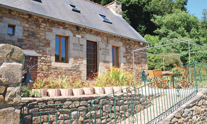 Lezardrieux House | Charming old stone fisherman's house with beautiful panoramic view over the mouth of the Trieux.