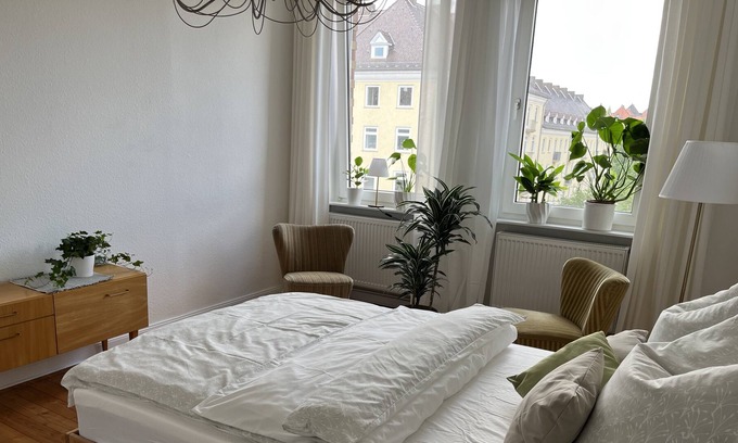 Kassel Condo | Charming old-style apartment with south-facing balcony in a popular residential area