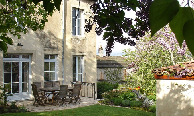 Saint-Romain House | Charming old wine house in a charming wine village 11 km from Beaune