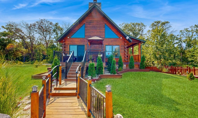 Friendship Cabin | Charming & peaceful cabin with fire pit, deck, & great nature views - near golf