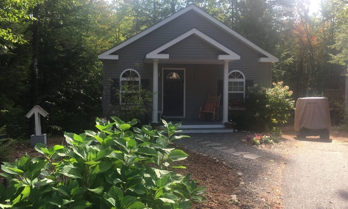 South Casco House | Charming Point Sebago Resort Home - Booking for 2025 & 2026!