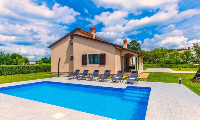 Zabrezani House | Charming pool villa for 8 guests