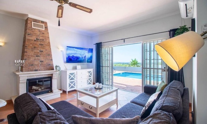 Telheiro Villa | Charming villa with 3 bedrooms, wifi, central heating and sea views