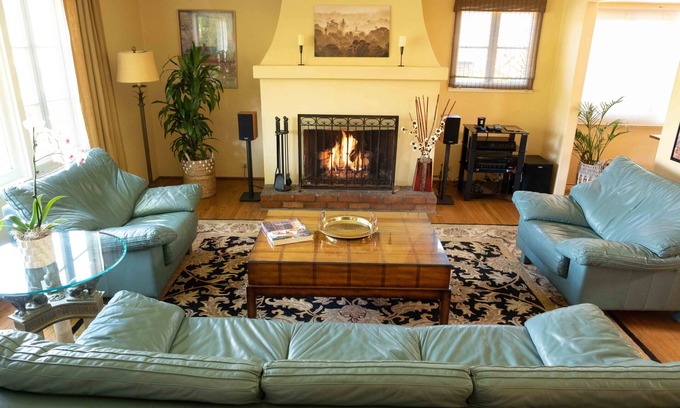 Samarkand House | Charming, Recently Updated, Air Conditioned, Pet Friendly, Santa Barbara Home