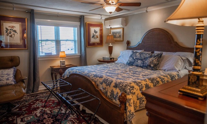 The Pines Apartment | Charming Rehoboth Beach Apartment - 1.5 Blocks to the Beach!
