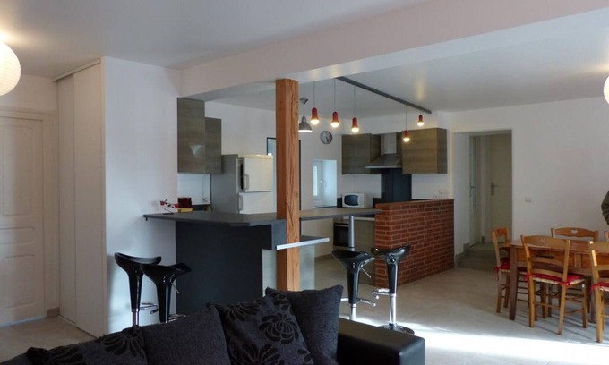 Poezat Cottage | Charming Renovated Farmhouse: Modern Comforts, Historic Charm, Pet-Friendly, Close to Gannat