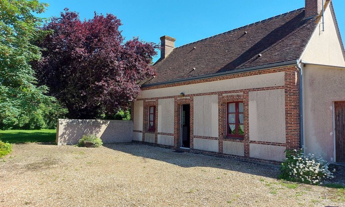 La Saucelle Cottage | Charming Renovated Cottage with Garden, BBQ, WiFi & Family Amenities Near Paris