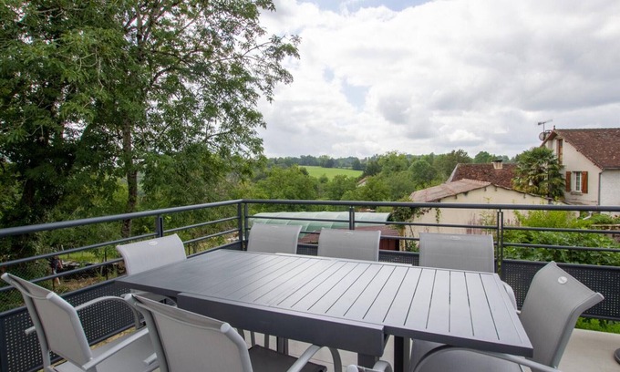 Saint-Mesmin Cottage | Charming Renovated Cottage in the Heart of Périgord with Garden, Terrace, BBQ, and Nature Trails