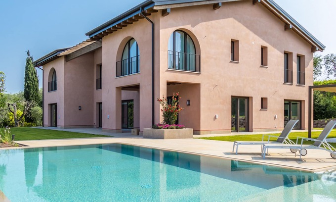 Montioni Villa | Charming rental villa, magnificent views of Lake Garda, park and private pool
