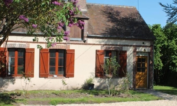 Dampierre-sur-Avre Cottage | Charming Retreat: Cozy & Renovated Cottage, Fireplace, Garden & Bikes, Near Normandy