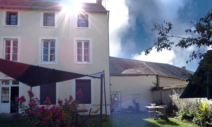 Janville Bed & Breakfast | Charming Retro-Chic Room in Peaceful Beauce Retreat