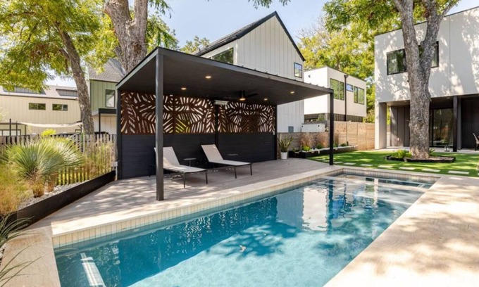 Govalle House | Charming Retreat in Govalle – Private Pool, Spa, and Outdoor Oasis!nn