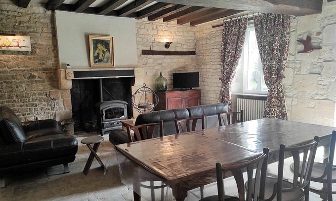 Mareuil-sur-Arnon Cottage | Charming Riverside Cottage with Private Grounds, Fishing, Pet-Friendly, WiFi, and Parking