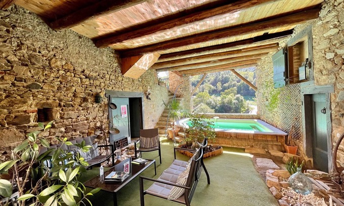 Lavaudieu Bed & Breakfast | Charming Room in Lavaudieu for 2, Bath & WC