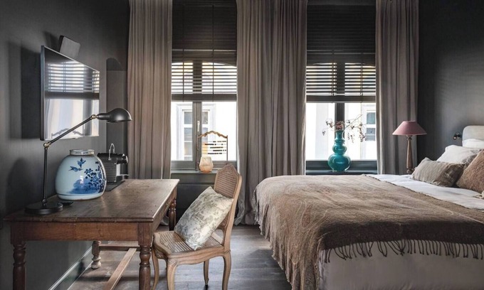 Historical Center Bruges House | Charming room with en suite bathroom - The Wallet