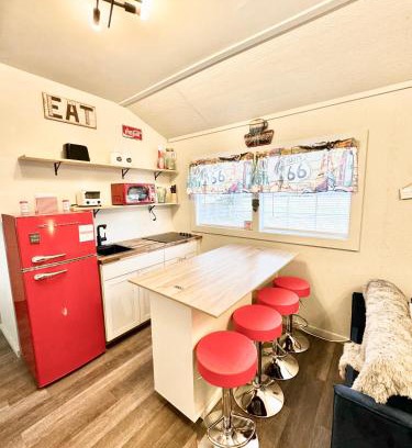 Bandera House | Charming Rt 66 Tiny Cabin-Mins to Main St