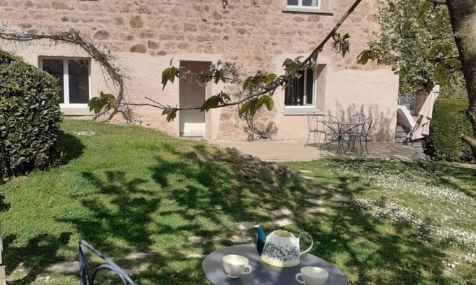 Sevelinges Cottage | Charming Rural Gîte with Terrace, Garden, and Theater Workshops in Sevelinges