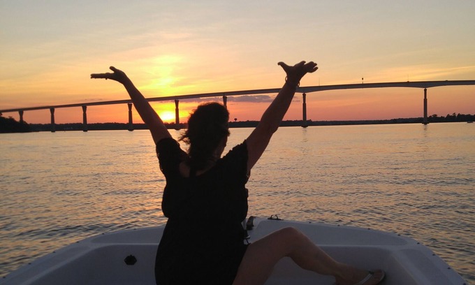 Hollywood House | Charming Rustic Boathouse right on the water!