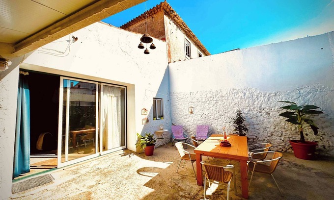 Reguengo Grande House | Charming Rustic Wine Cellar House in Reguengo Grande with Fireplace