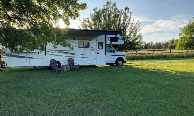 Redmond House | Charming RV with AC in Redmond - Getaway in the Heart of Central Oregon