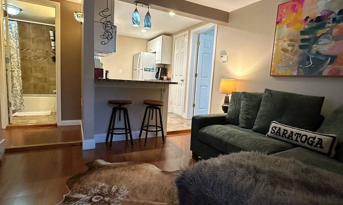 Saratoga Springs Apartment | Charming Saratoga Springs Apartment - Perfect For Your Fall Getaway!