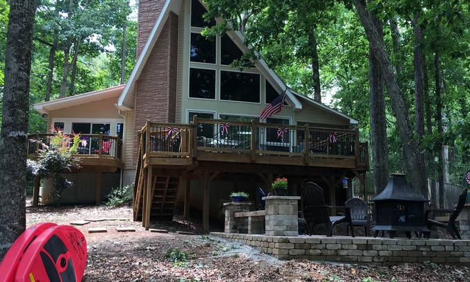 Gumlog House | Charming, Scenic Retreat on Deep-Water Cove; Fire Pit, SUP Boards, Covered Slip