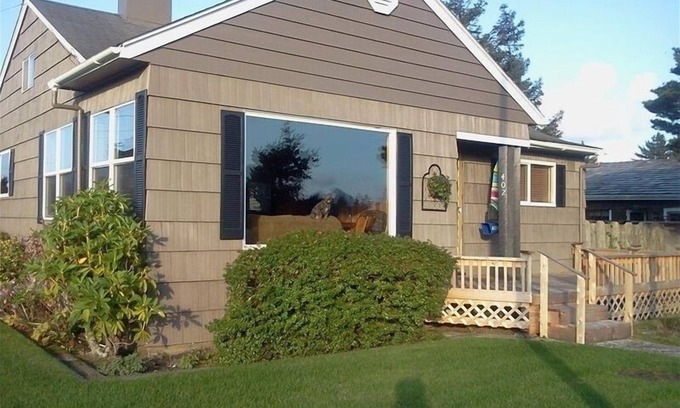 Seaside House | Charming Seaside Beach House Near Beach and Golf