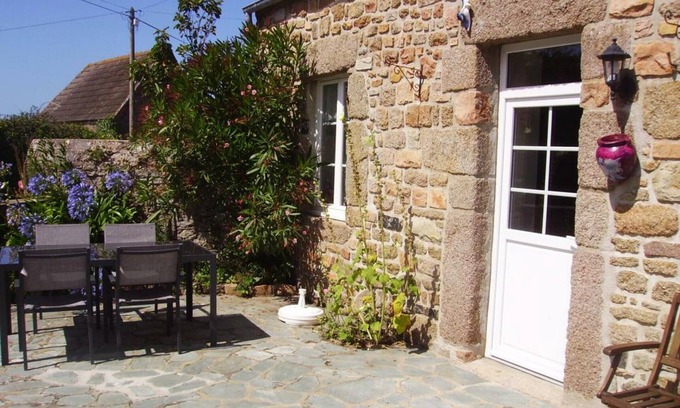 Vrasville Cottage | Charming Seaside Cottage for 4 with Fireplace, Garden, and Modern Amenities in Vicq-sur-Mer