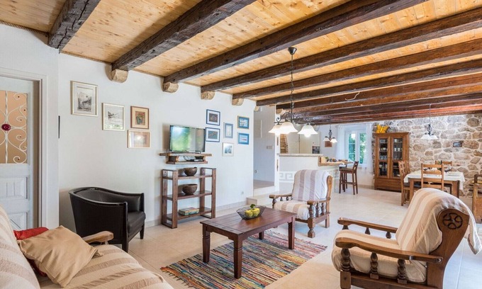 Podobuce Villa | Charming Seaside Villa in Podobuče, Pelješac Peninsula, Croatia