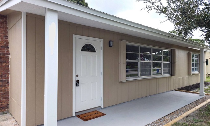 Sebastian Highlands Cottage | Charming Sebastian Home . bring Your Boat!