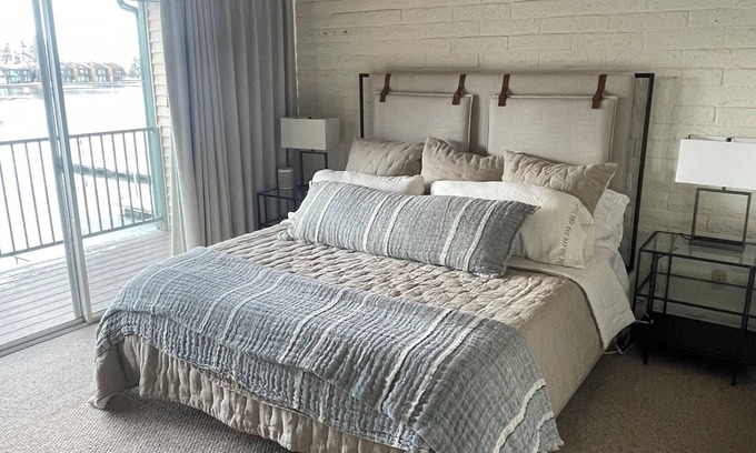 Tahoe Keys Condo | Charming Ski Season Rental 3-bedroom condo in serene South Lake Tahoe Keys