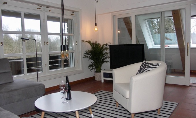 Schmilau Apartment | Charming, spacious vacation apartment in the middle of the forest on Ratzeburger Küchensee