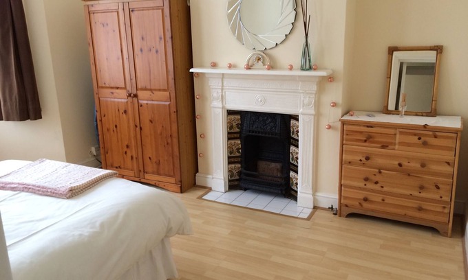 North Acton House | Charming, Spacious, 2 Bedroom Apartment - Elizabeth & Central Lines