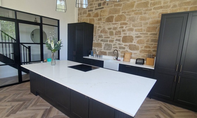 Lasswade Apartment | Charming & Spacious 3-Bedroom Retreat in Edinburgh | Fast WiFi & Cozy Comforts