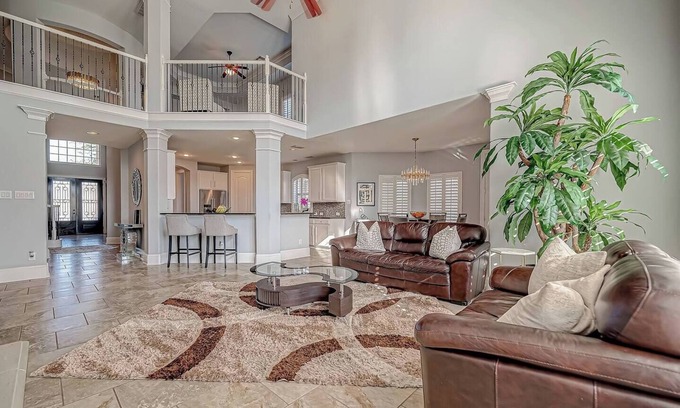 Pearland House | Charming, spacious Family/Grp Retreat in Pearland