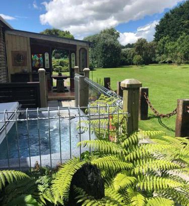 Otaki Apartment | Charming Spacious Rural Otaki Retreat