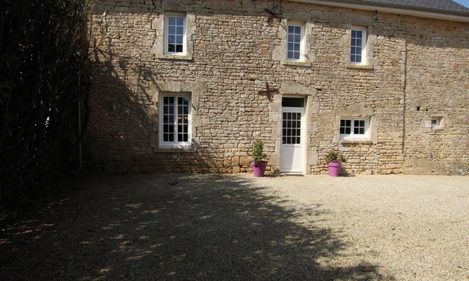 Orglandes Cottage | Charming Stone House for 8 with Garden, Near Utah Beach, Pet-Friendly