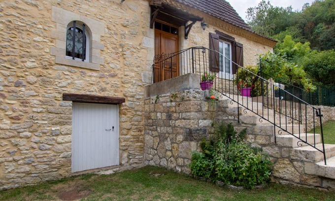 Tourtoirac Cottage | Charming Stone House with Garden, Parking, Near Tourtoirac Cave in Dordogne